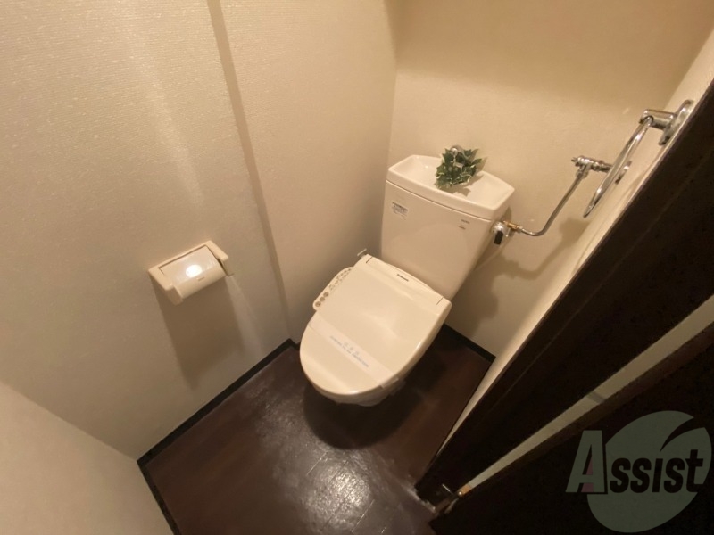 トイレ　こちらはトイレです。清潔感があり、安心して使用できます。