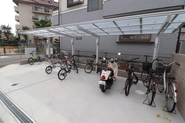 その他共有部分　屋根付き駐輪場