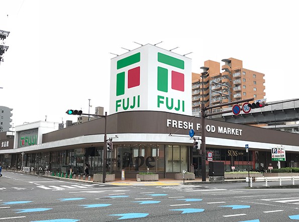 スーパー　フジ三篠店（スーパー）まで406m
