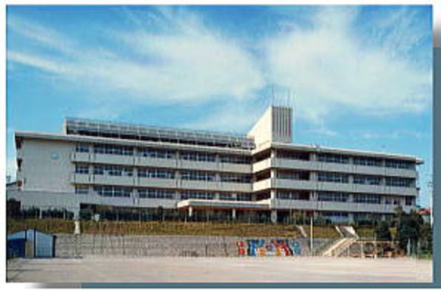 小学校　横浜市立左近山小学校（小学校）まで983m