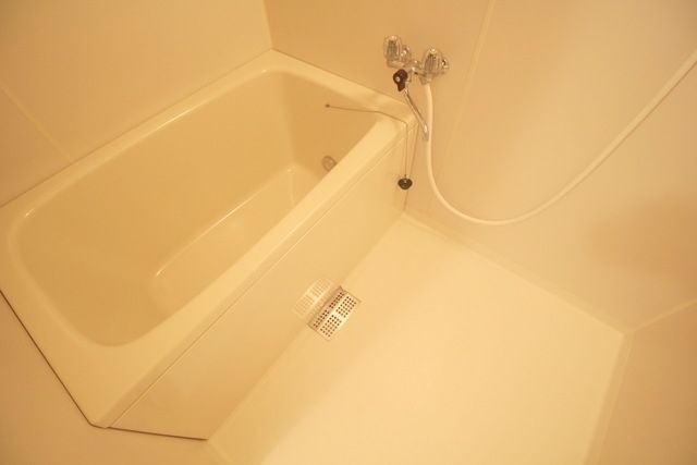 バス・シャワールーム　同物件別部屋写真