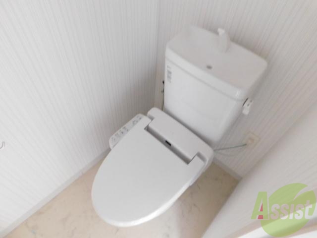 トイレ　ウォシュレットつきのきれいなトイレです