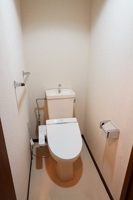 トイレ　※同仕様他号室写真