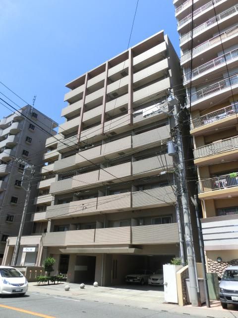 建物外観　スーパーやコンビニも近く、便利な立地です