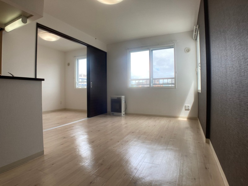 居室・リビング　広くてキレイなお部屋が広がっていて、充実した生活が送れそう。