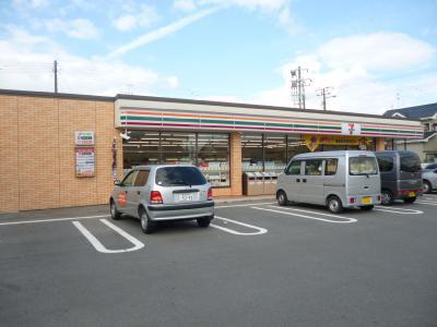 コンビニ　セブンイレブン（コンビニ）まで1305m