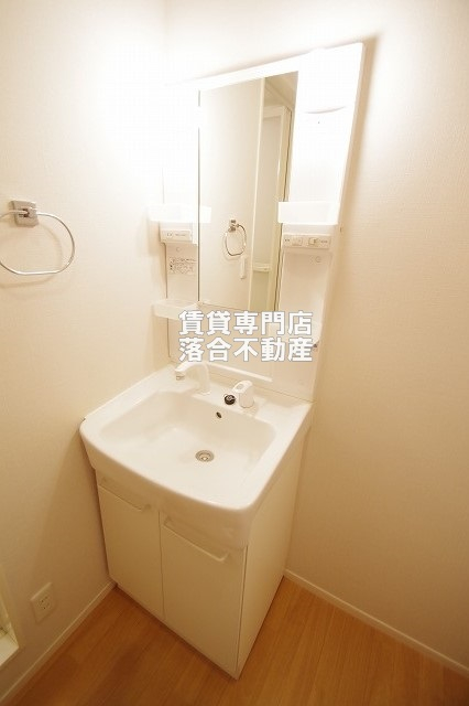 洗面設備　独立洗面化粧台付き