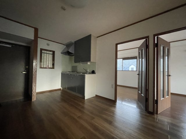 メゾンアンパーの居間写真