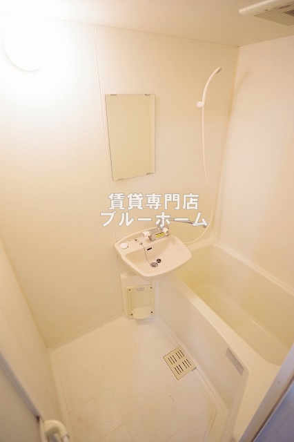 バス・シャワールーム　ピカピカのお風呂！