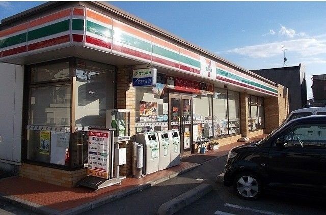 コンビニ　セブンイレブン（コンビニ）まで650m