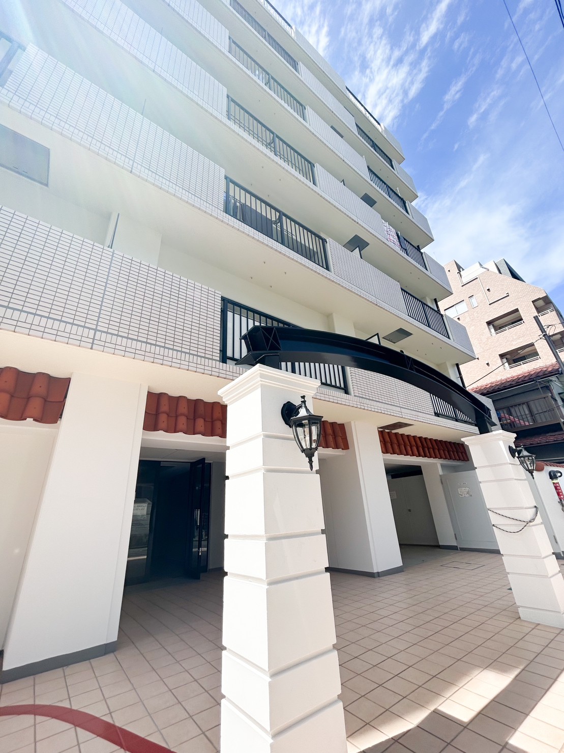 建物外観　鉄筋コンクリート造エレベーター付きマンション♪