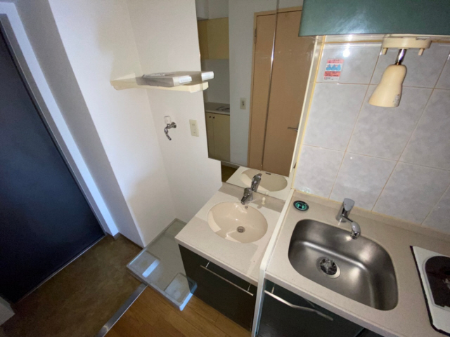 洗面設備　脱衣スペースもあります