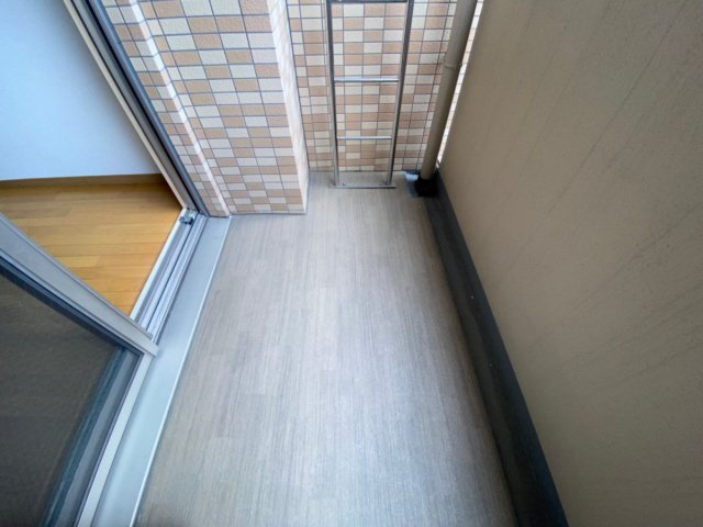 バルコニー　暖かな日差しのふりそそぐバルコニー