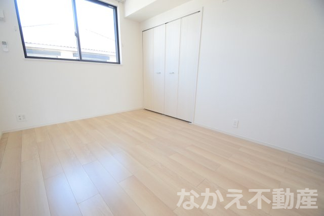 その他部屋・スペース　開放的な寝室です