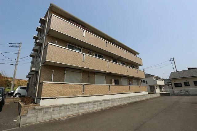 小田急小田原線 秦野駅 バス乗車時間：15分 最寄りバス停で下車 徒歩4分 築18年