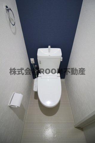 トイレ　落ち着いた色調のトイレです