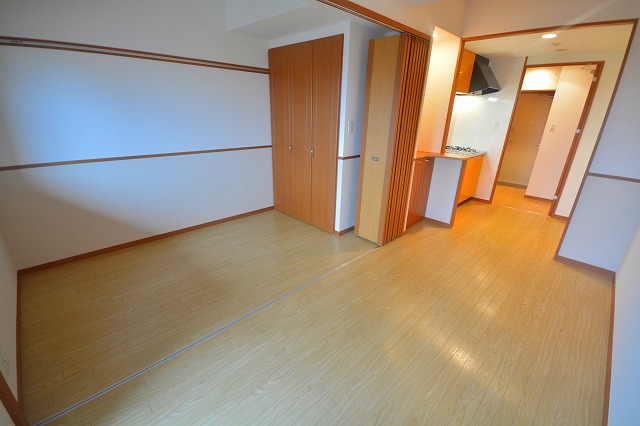 ニュ-サンリバ-14番館の居間写真