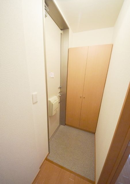 玄関　※同建物別部屋参考写真