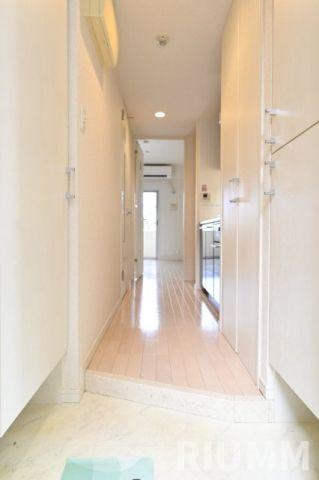 東急田園都市線 三軒茶屋駅 徒歩13分 7階建 築23年の玄関写真