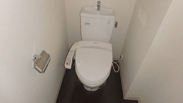 地下鉄御堂筋線 中津駅 徒歩19分 12階建 築18年のトイレ写真