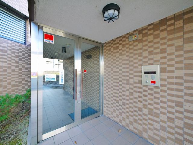 エントランス　清潔なエントランスです