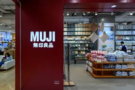 ショッピングセンター　無印良品MUJI　com武蔵野美術大学市ヶ谷キャンパス店（ショッピングセンター）まで612m