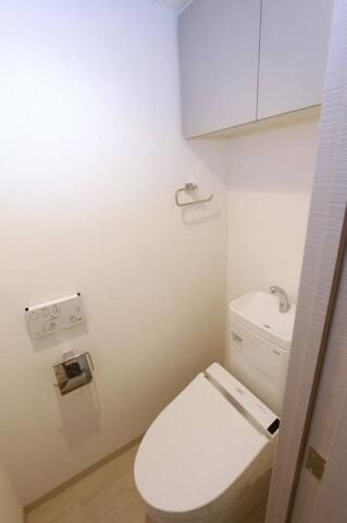 東急田園都市線 駒沢大学駅 徒歩11分 4階建 築10年のトイレ写真