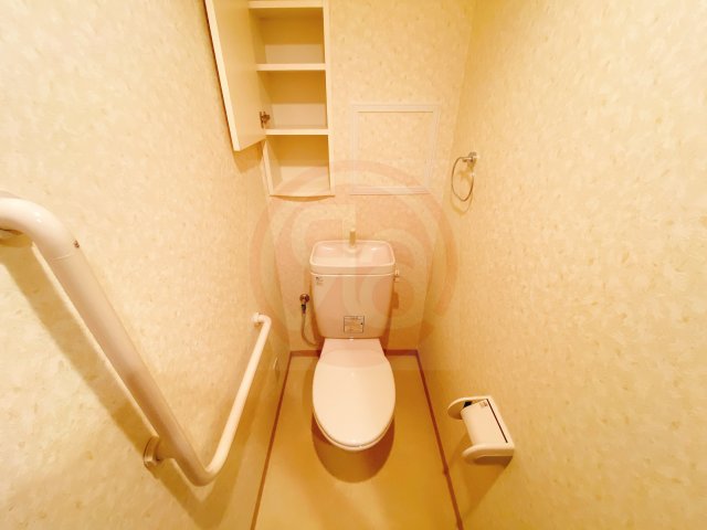 地下鉄千日前線 新深江駅 徒歩5分 10階建 築25年のトイレ写真