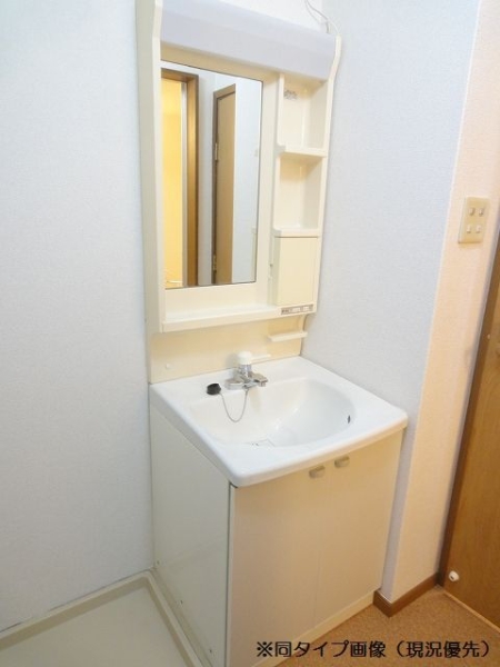 洗面設備　※同物件別号室写真となります。