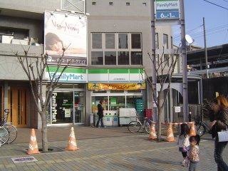 コンビニ　ファミリーマート JR津田駅前店（コンビニ）まで321m