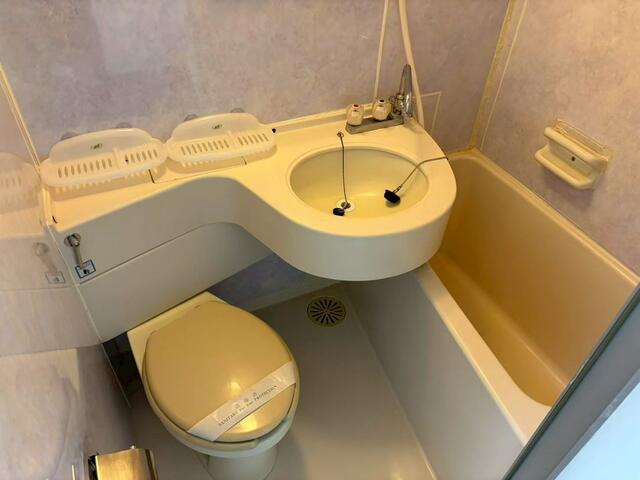 東京メトロ千代田線 乃木坂駅 徒歩7分 7階建 築44年のトイレ写真