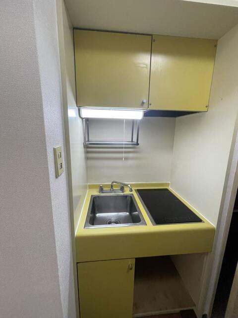 東京メトロ千代田線 乃木坂駅 徒歩7分 7階建 築44年のキッチン写真