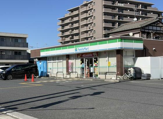 コンビニ　ファミリーマート三郷早稲田一丁目店（コンビニ）まで281m
