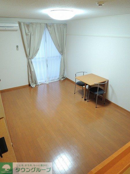 居室・リビング　備え付けテーブル付
