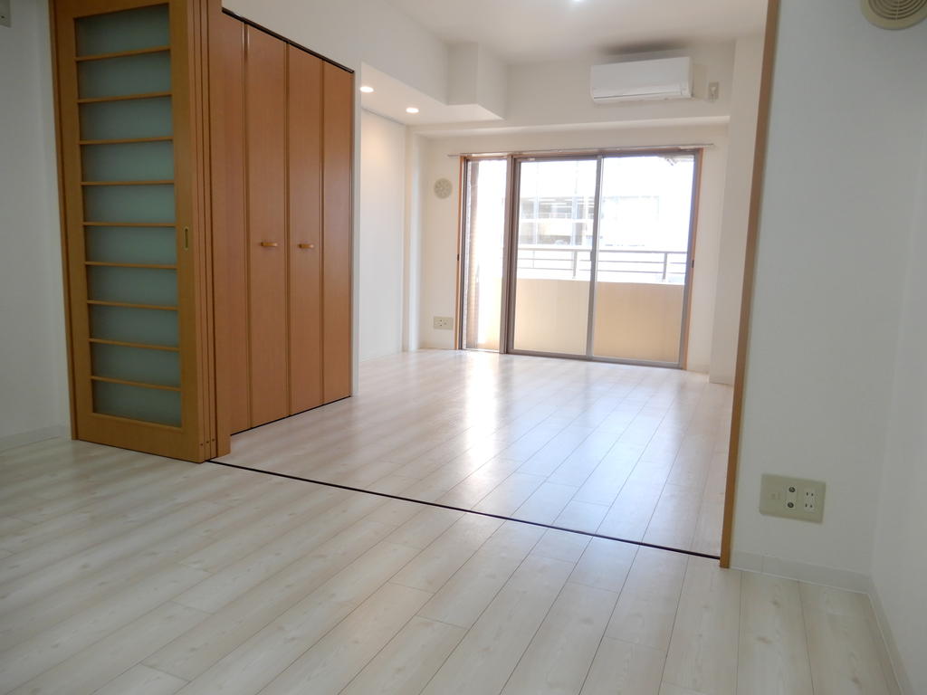 居室・リビング　東南向きで陽当たりの良いお部屋です♪