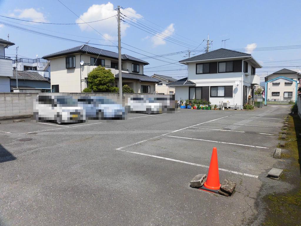 【東邦ハウスの駐車場】