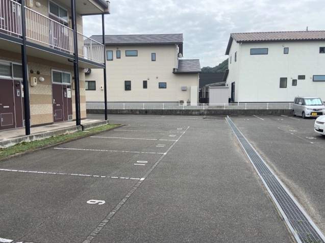 駐車場　エントランス