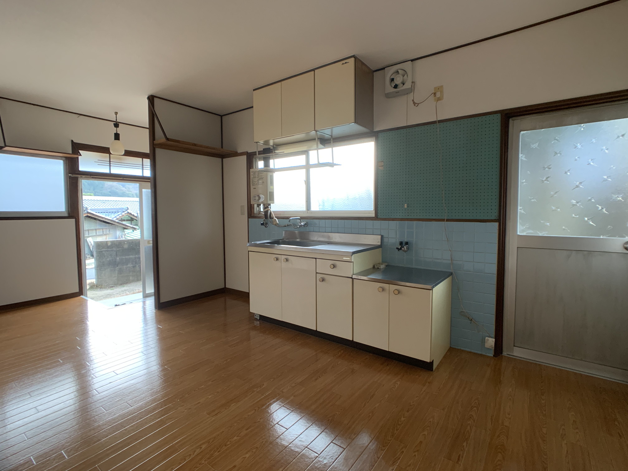 ＪＲ山陽本線 中野東駅 徒歩15分 2階建 築61年の居間写真