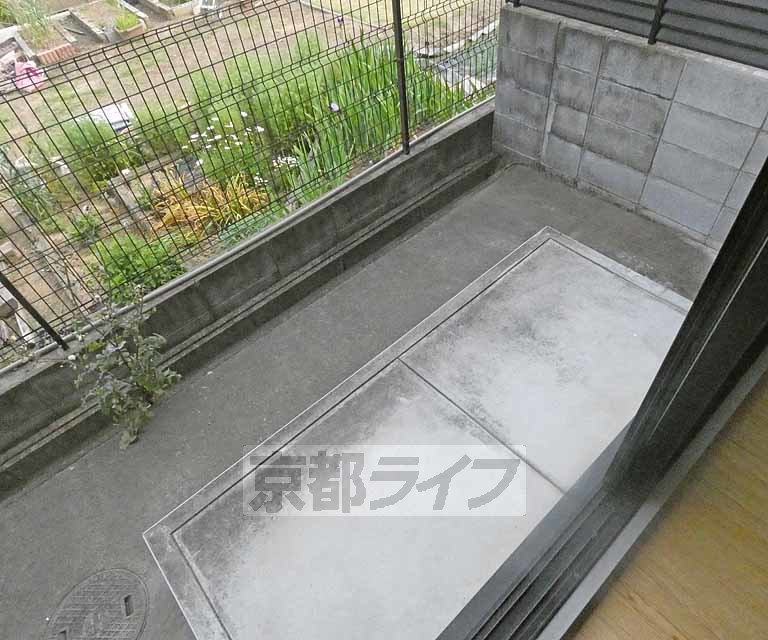 【京都市北区鷹峯光悦町のアパートのバルコニー】