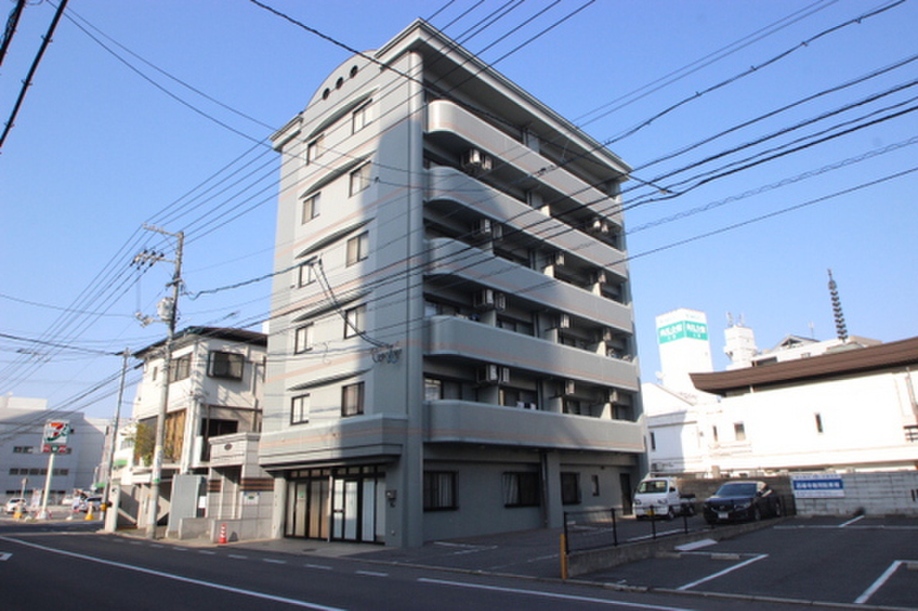 広島市西区三篠町のマンションの建物外観