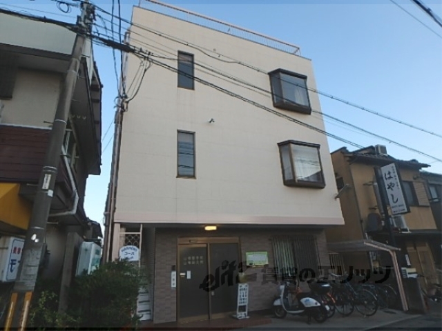 京都市右京区常盤下田町のマンションの建物外観