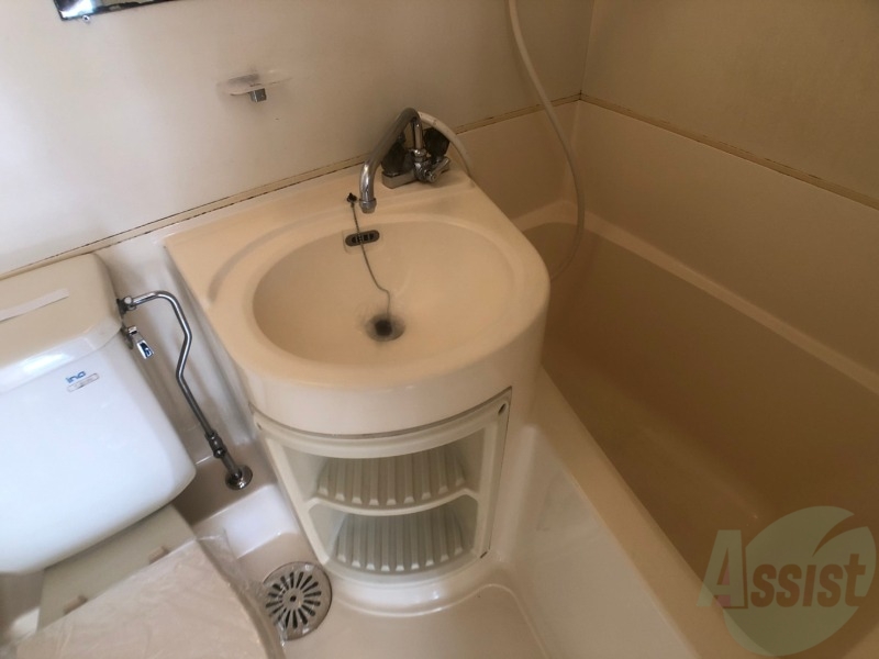 洗面設備　ユニットバス内の洗面台です。朝の身支度もスムーズです。