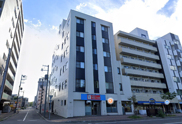 札幌市北区北十二条西のマンションの建物外観
