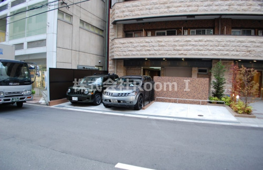 駐車場　駐車場があるので、車を買う予定の方も安心です