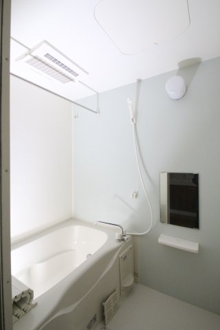 バス・シャワールーム　浴室乾燥機＆追い焚き付です