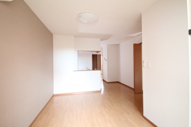 居室・リビング　ゆったり過ごせる居間です