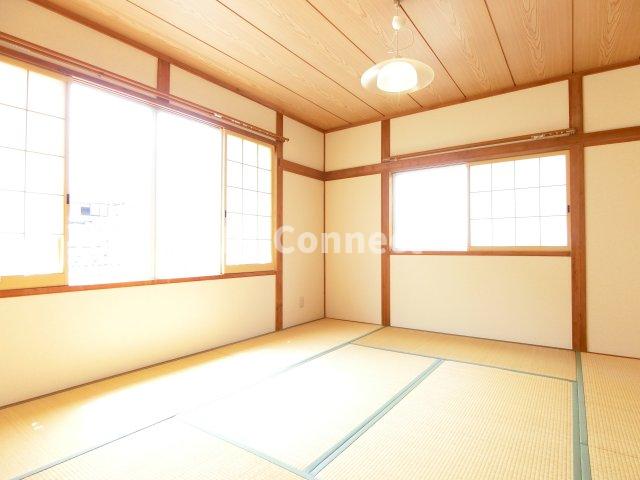 その他　和室には２面に窓があります。