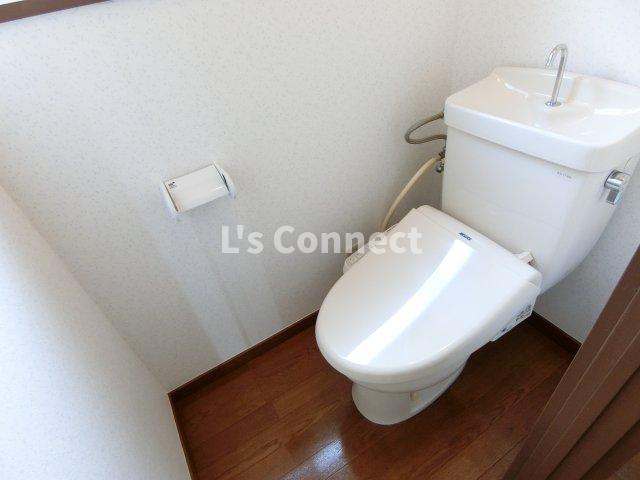 トイレ　トイレにも窓があります。