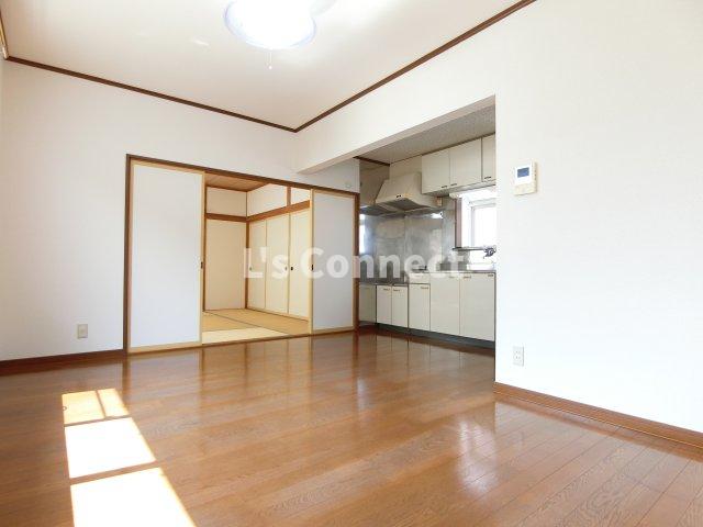 居室・リビング　１０．５帖のＬＤＫ。