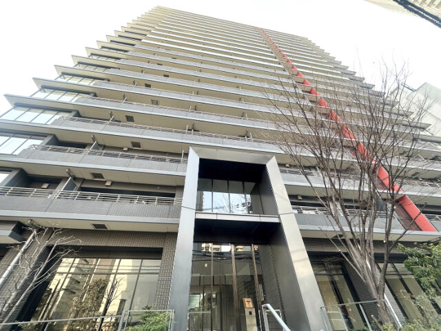 【ロジュマンタワー梅田の建物外観】